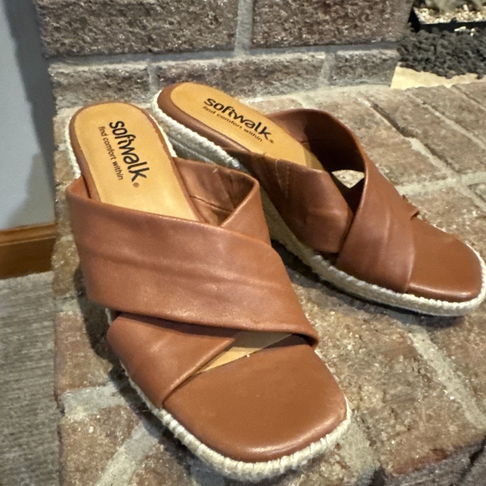 SoftWalk Women's Hastings Leather Wedge Sandal Cognac Size 6.5 #103‎